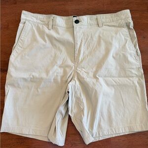 Men’s The North Face Shorts - size 36
Sprag 9” inseam